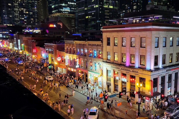 Broadway Street in Nashville, Tennessee at night